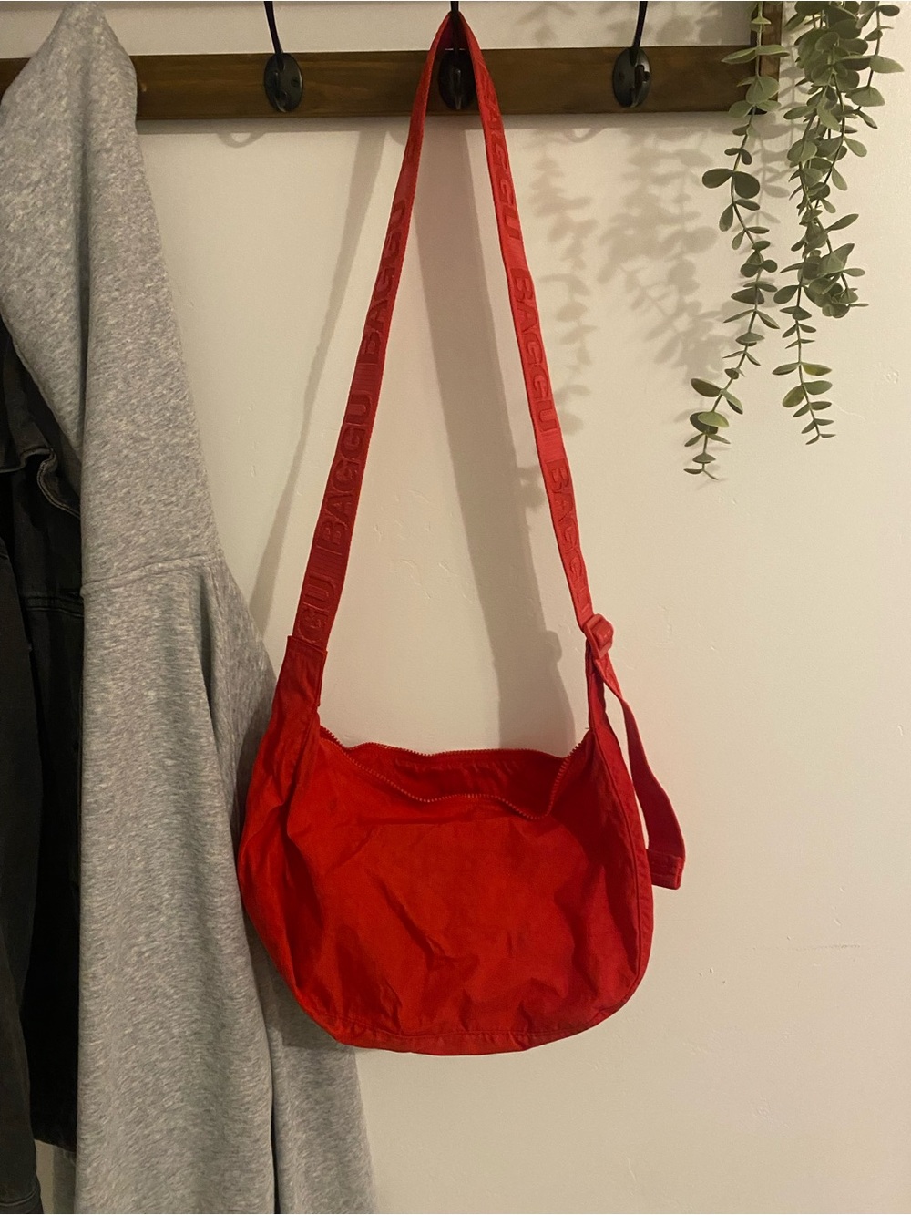 BAGGU Red Medium Crescent